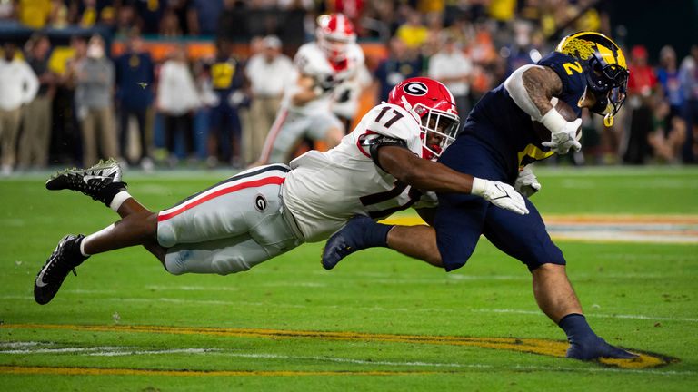 Nakobe Dean in action against Michigan 